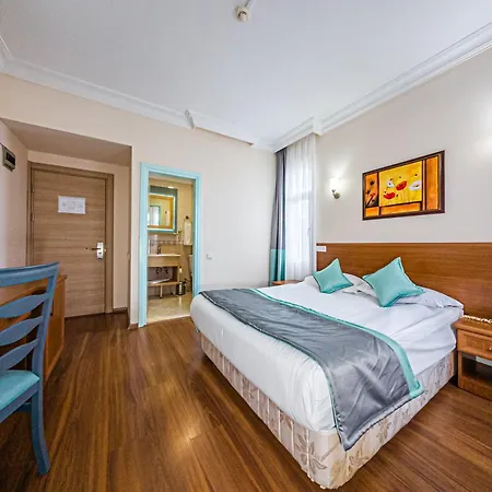 Triana Hotel 3*