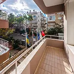 Отель Triana 3*