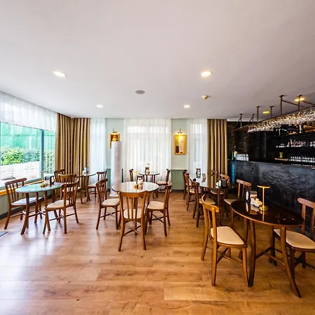 Ξενοδοχείο Triana 3*