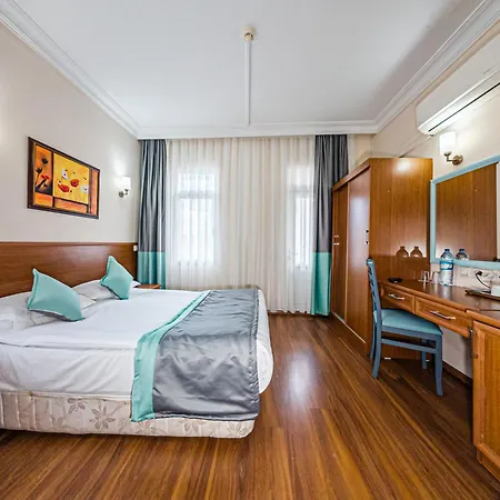 Ξενοδοχείο Triana 3*