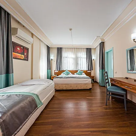 Ξενοδοχείο Triana 3*