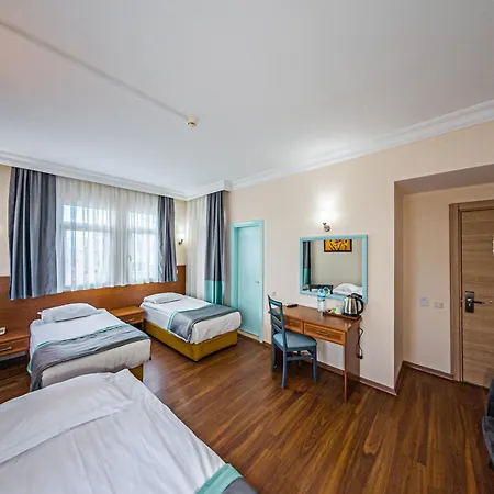 Ξενοδοχείο Triana 3*