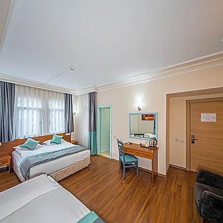 Hotel Triana 3*