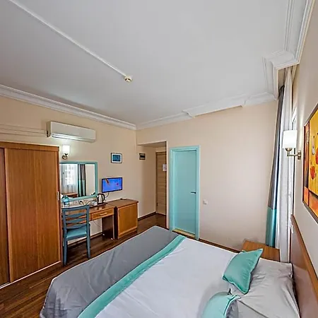 Hotel Triana 3*