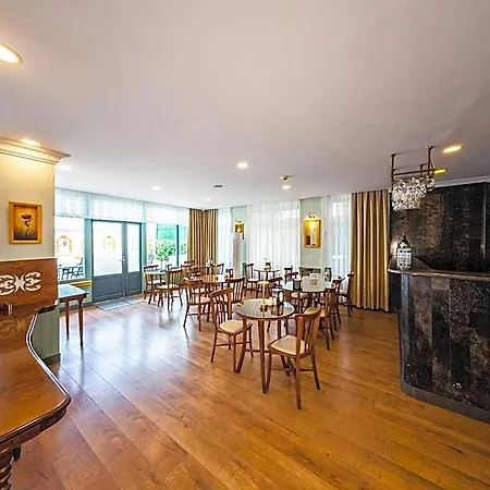 Triana Hotel 3*