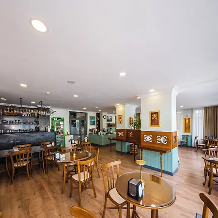 Triana Hotel 3*