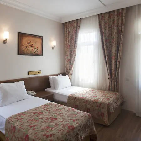 Hotel Triana 3*