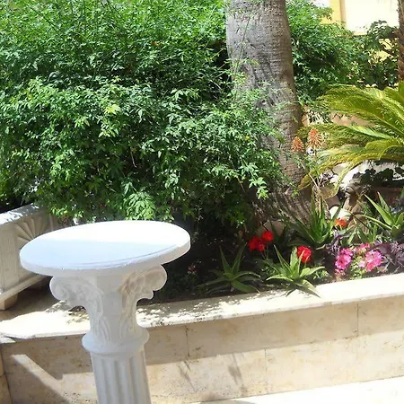 Hotel Triana 3*