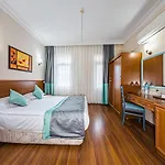 Hotel Triana 3*