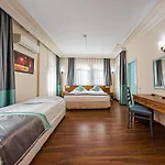 Hotel Triana 3*