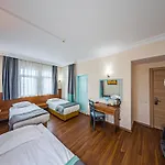 Hotel Triana 3*