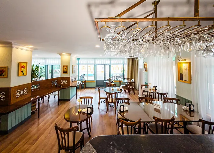 特里亚纳酒店 酒店