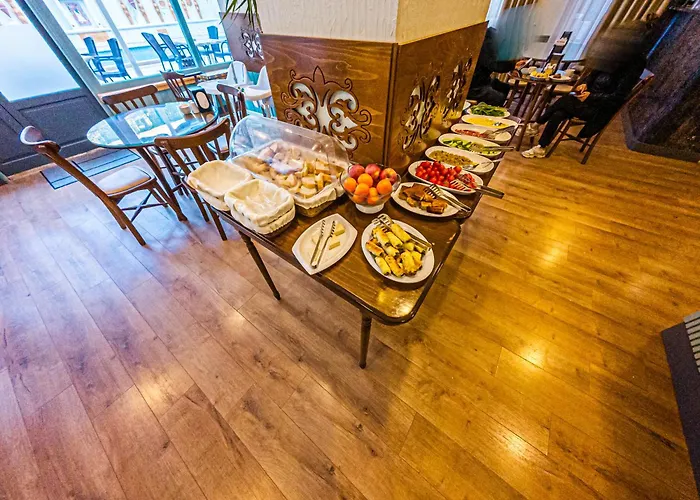特里亚纳酒店 3*